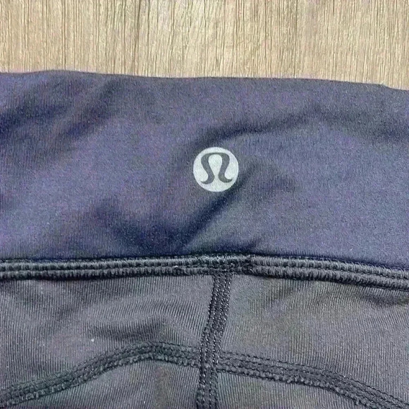 Lululemon Capri size 8 (used good) - Picture 4 of 9